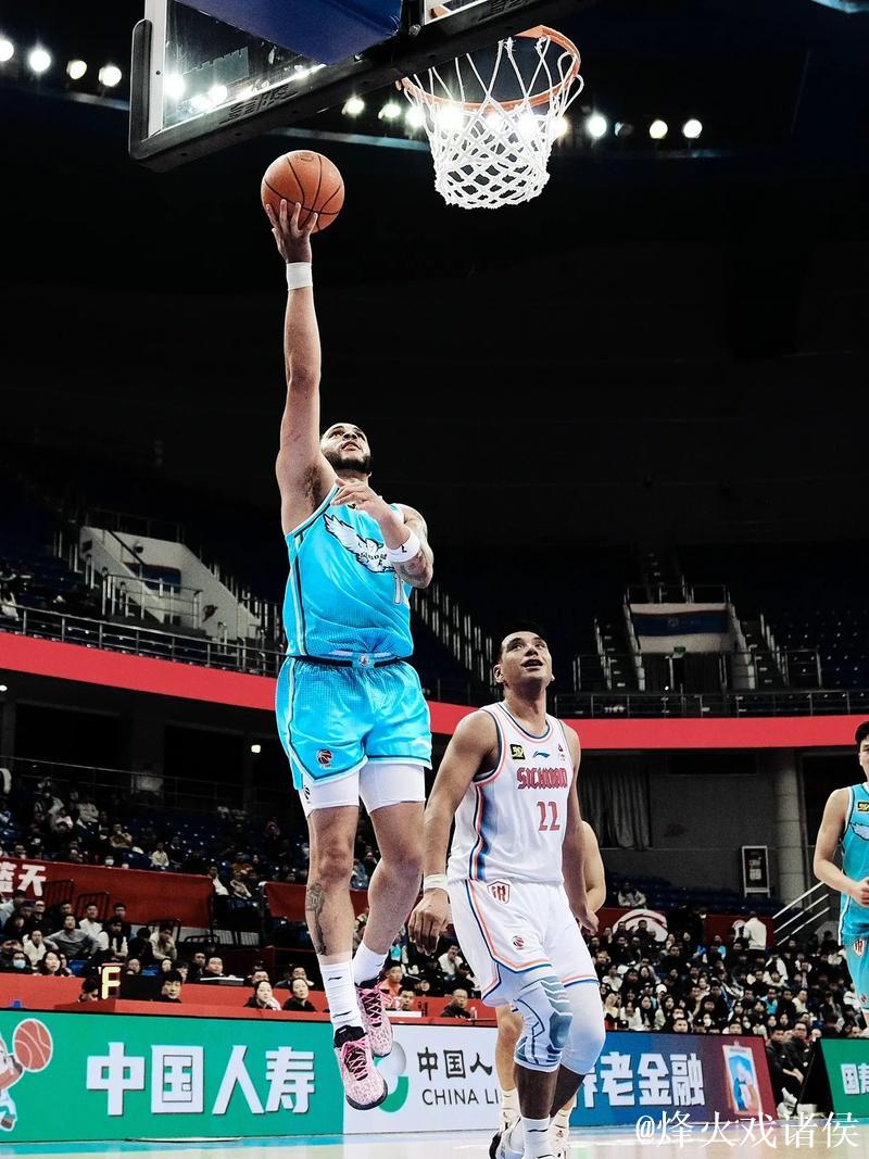 韦瑟斯庞18分钟高效出战,贡献16分4篮板4助攻 韦瑟斯庞18分钟高效出战,贡献16分4篮板4助攻